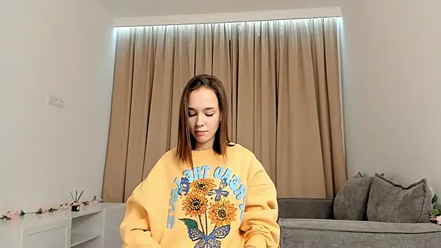 Snapshot of RoyceKintzel chatting on 04.06.26 RoyceKintzel online show from 04.06.26