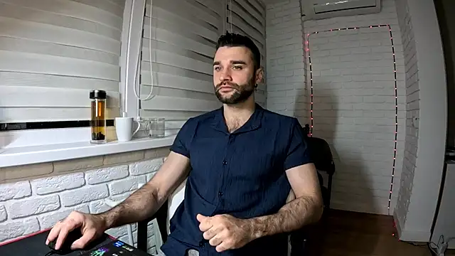 Snapshot of DaddySlava chatting on 04.15.26 DaddySlava online show from 04.15.26