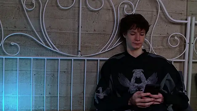 Snapshot of EdwardHogan chatting on 04.02.26 EdwardHogan online show from 04.02.26