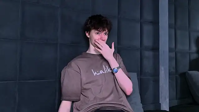 Snapshot of EdwardHogan chatting on 04.07.26 EdwardHogan online show from 04.07.26