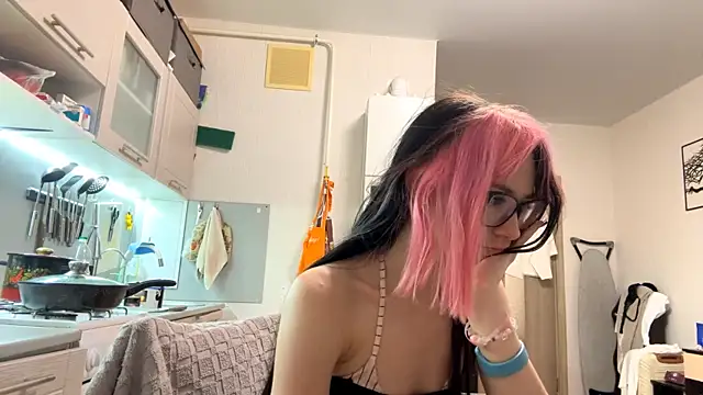 Snapshot of WifeAileen chatting on 05.19.26 WifeAileen online show from 05.19.26