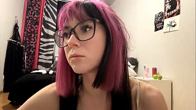 Snapshot of WifeAileen chatting on 05.27.26 WifeAileen online show from 05.27.26