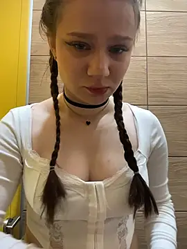 Snapshot of LilMisa chatting on 04.04.26 LilMisa online show from 04.04.26