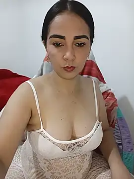 Snapshot of Emily_Divi69 chatting on 05.13.26 Emily Divi69 online show from 05.13.26