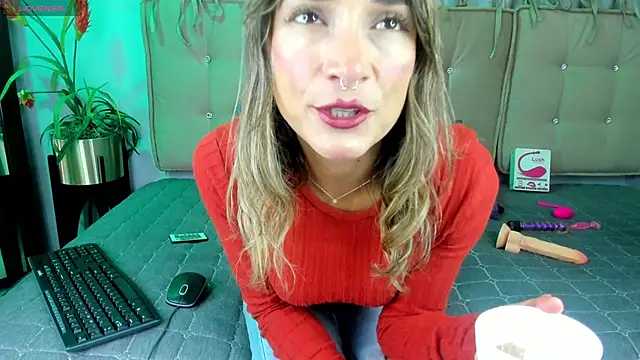 Snapshot of alma_rose_ chatting on 05.01.26 alma rose online show from 05.01.26