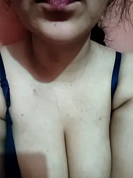 Snapshot of zoya_khan_786786 chatting on 04.03.26 zoya khan 786786 online show from 04.03.26