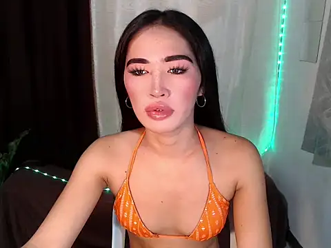 Snapshot of urasiankylie chatting on 06.24.26 urasiankylie online show from 06.24.26