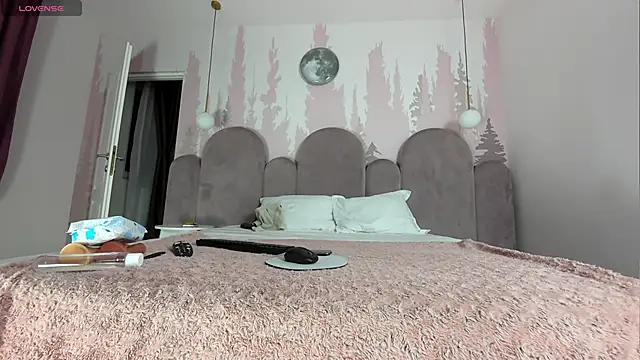 Snapshot of NolaDonovan chatting on 04.03.26 NolaDonovan online show from 04.03.26