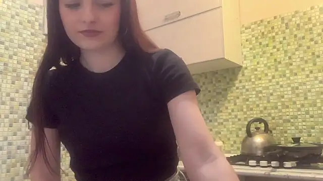 Snapshot of KikiAmino chatting on 04.03.26 KikiAmino online show from 04.03.26