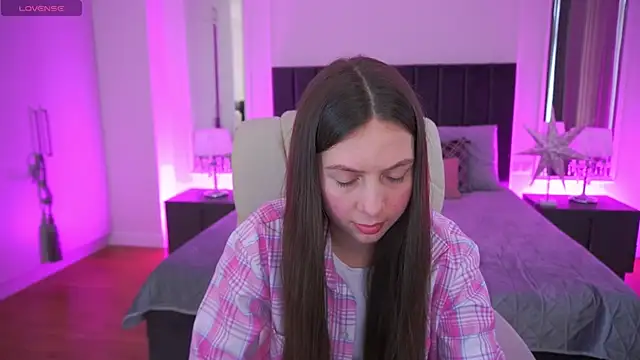 Snapshot of BabyLumi chatting on 04.02.26 BabyLumi online show from 04.02.26