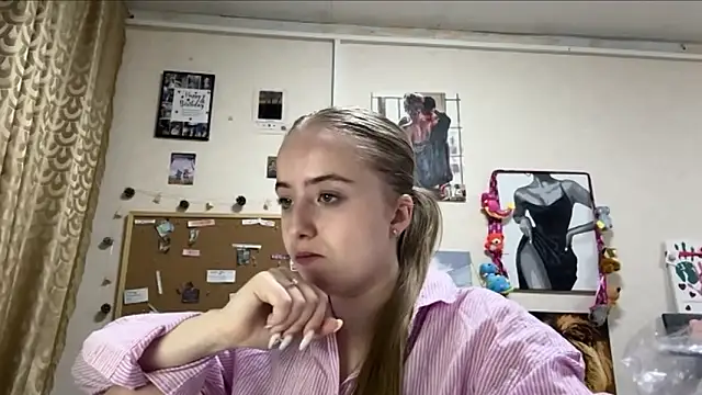 Snapshot of SabinaHaggen chatting on 04.27.26 SabinaHaggen online show from 04.27.26