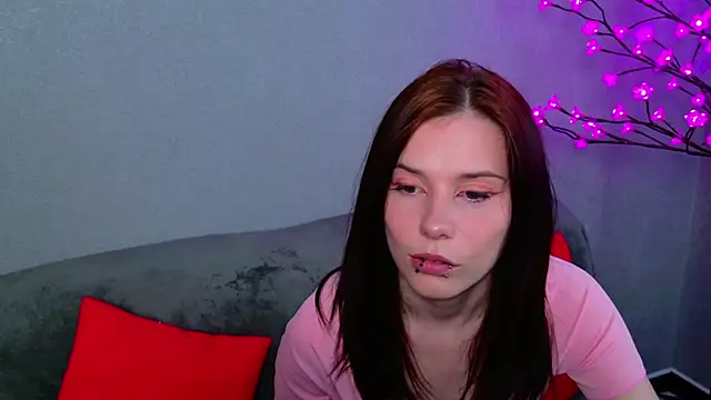 Snapshot of CleoBloom_ chatting on 04.04.26 CleoBloom online show from 04.04.26