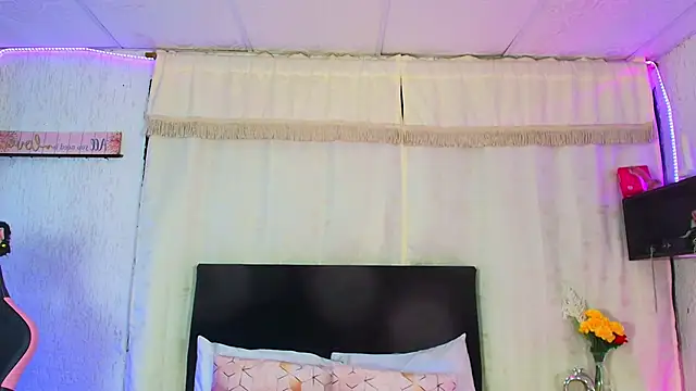 Snapshot of molly_bick chatting on 06.16.26 molly bick online show from 06.16.26