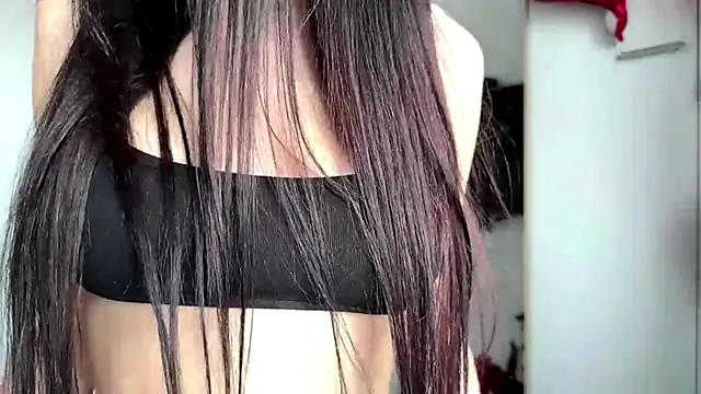 Snapshot of PalmiraJaussen chatting on 04.14.26 PalmiraJaussen online show from 04.14.26