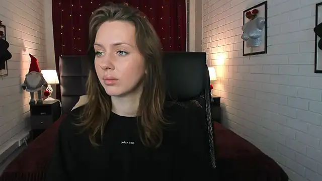 Snapshot of MeganClapp chatting on 04.22.26 MeganClapp online show from 04.22.26