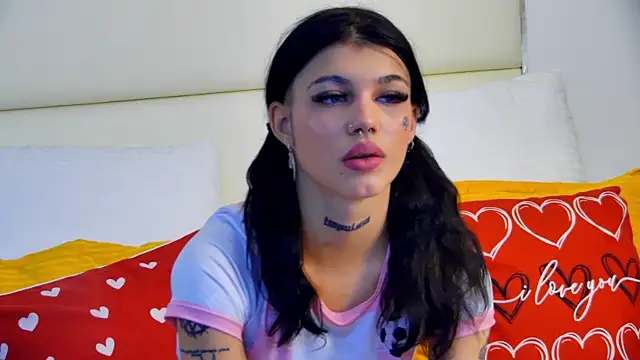 Snapshot of YasminnStorm chatting on 05.08.26 YasminnStorm online show from 05.08.26