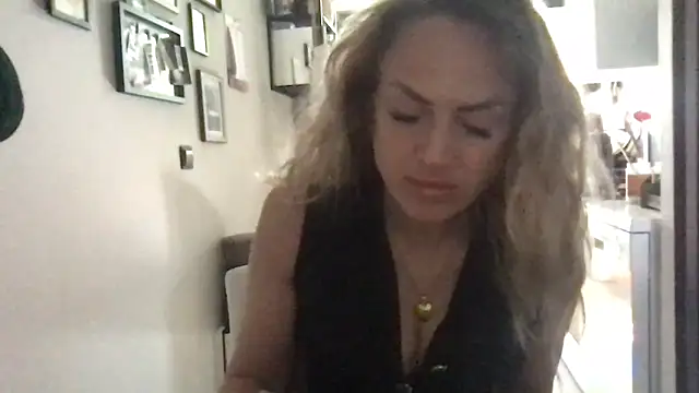 Snapshot of BlondSeduction chatting on 04.08.26 BlondSeduction online show from 04.08.26