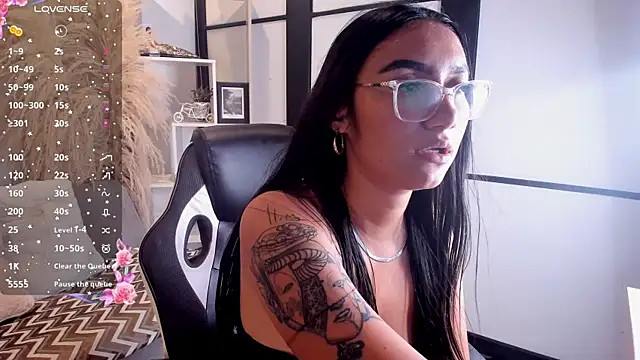 Snapshot of KendallMeyers chatting on 04.13.26 KendallMeyers online show from 04.13.26