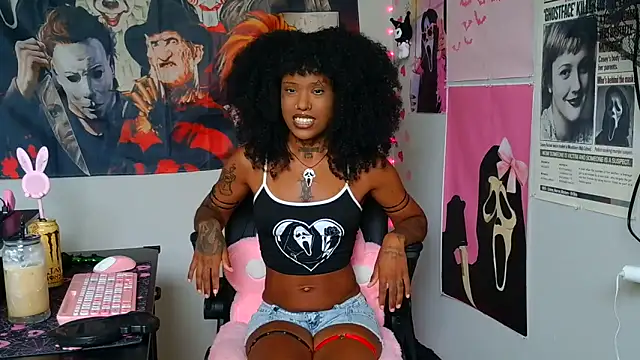 Snapshot of spookiebaddie chatting on 06.05.26 spookiebaddie online show from 06.05.26
