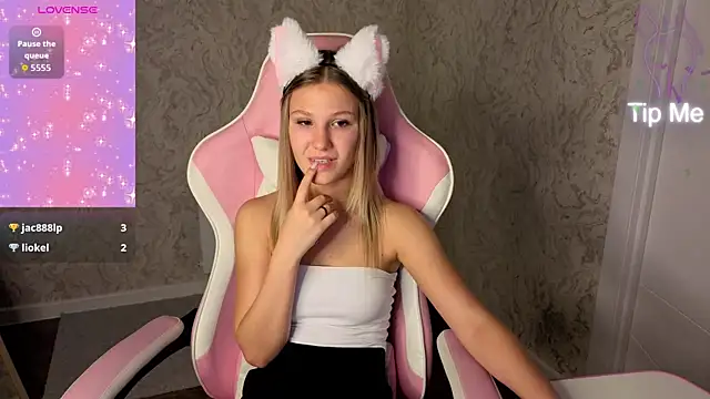 Snapshot of Angelina_Becker chatting on 06.22.26 Angelina Becker online show from 06.22.26