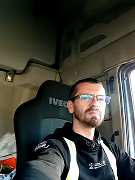 jozsi1995 online show from 04.17.26