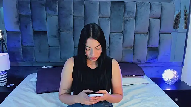 Snapshot of Ashly_bloom_ chatting on 04.22.26 Ashly bloom online show from 04.22.26