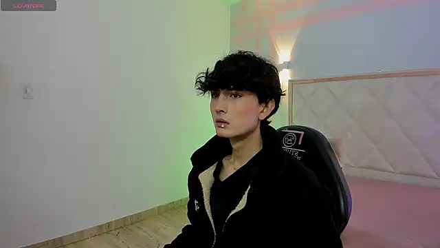 Snapshot of Eidan_tay chatting on 04.11.26 Eidan tay online show from 04.11.26