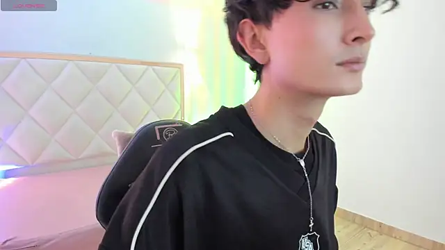 Snapshot of Eidan_tay chatting on 04.15.26 Eidan tay online show from 04.15.26
