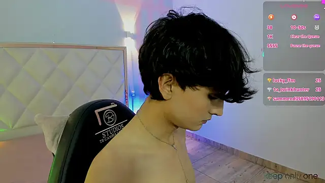 Snapshot of Eidan_tay chatting on 04.21.26 Eidan tay online show from 04.21.26