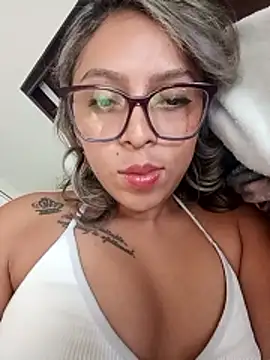 AuraDivine online show from 04.05.26