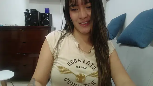 Snapshot of hannajonnes1 chatting on 04.21.26 hannajonnes1 online show from 04.21.26