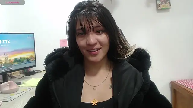 Snapshot of hannajonnes1 chatting on 05.19.26 hannajonnes1 online show from 05.19.26