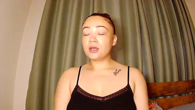 Snapshot of Theone_T chatting on 05.19.26 Theone T online show from 05.19.26