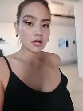 SANDY QUEEN online show from 04.14.26