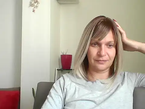 Snapshot of SweetLilTrouble chatting on 04.28.26 SweetLilTrouble online show from 04.28.26