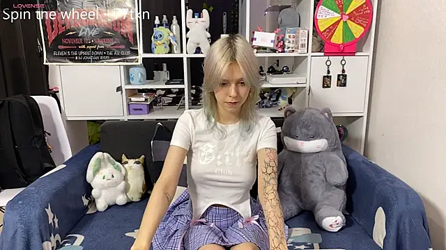 Snapshot of LunaBless chatting on 07.05.26 LunaBless online show from 07.05.26