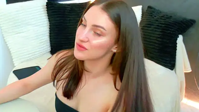 Snapshot of Amira_a chatting on 05.27.26 Amira a online show from 05.27.26