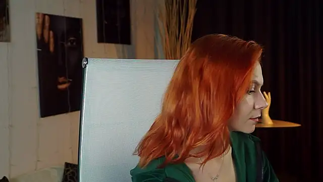 Snapshot of LisaAris chatting on 06.18.26 LisaAris online show from 06.18.26