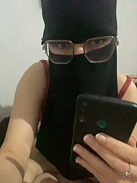 Snapshot of Riham_ri chatting on 04.10.26 Riham ri online show from 04.10.26