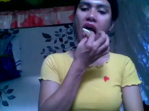 Snapshot of luna_veille chatting on 04.21.26 luna veille online show from 04.21.26