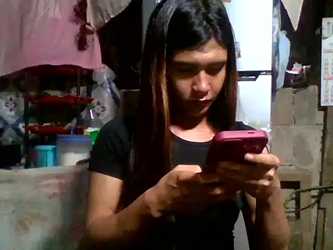 Snapshot of luna_veille chatting on 05.13.26 luna veille online show from 05.13.26