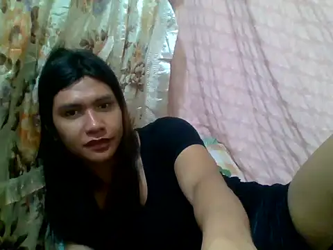 Snapshot of luna_veille chatting on 05.18.26 luna veille online show from 05.18.26