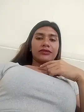 Snapshot of luna_veille chatting on 05.22.26 luna veille online show from 05.22.26