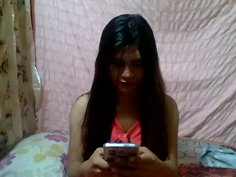 Snapshot of luna_veille chatting on 05.23.26 luna veille online show from 05.23.26
