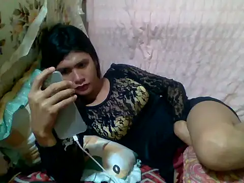 Snapshot of luna_veille chatting on 05.28.26 luna veille online show from 05.28.26