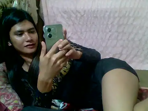 Snapshot of luna_veille chatting on 05.29.26 luna veille online show from 05.29.26