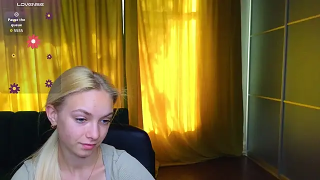 Snapshot of SonnySofia chatting on 05.25.26 SonnySofia online show from 05.25.26