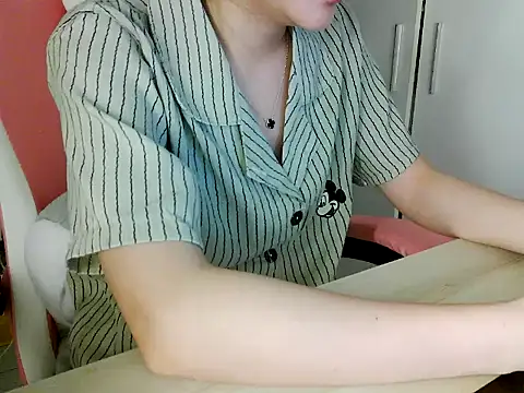 Snapshot of lucienguyen chatting on 04.07.26 lucienguyen online show from 04.07.26