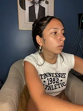 Snapshot of DulceLatinaxo chatting on 04.28.26 DulceLatinaxo online show from 04.28.26