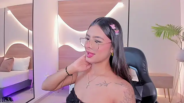 Snapshot of dulce_glow_ chatting on 04.25.26 dulce glow online show from 04.25.26